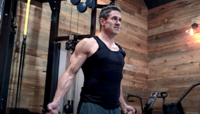 El entrenador de Ryan Reynolds, Don Saladino, comparte un video de entrenamiento de bíceps