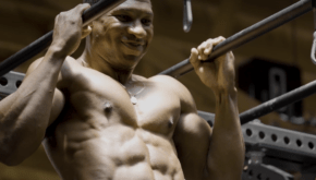 Entrenamiento de musculación para la espalda de Jonathan Major para Kang y Creed 3