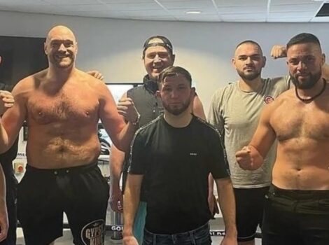 Todos los fanáticos creen que Tyson Fury ha revelado la próxima pelea mientras comparte una foto de entrenamiento del entrenamiento del gimnasio del Viernes Santo.