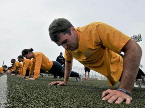 Sailors aboard the aircraft carrier USS George Washington in Yokosuka, Japan, conduct push-ups during a physical readiness test.