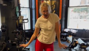 Ali Wentworth, la esposa de George Stephanopoulos en GMA, muestra movimientos de baile con mallas rojas ceñidas mientras hace ejercicio